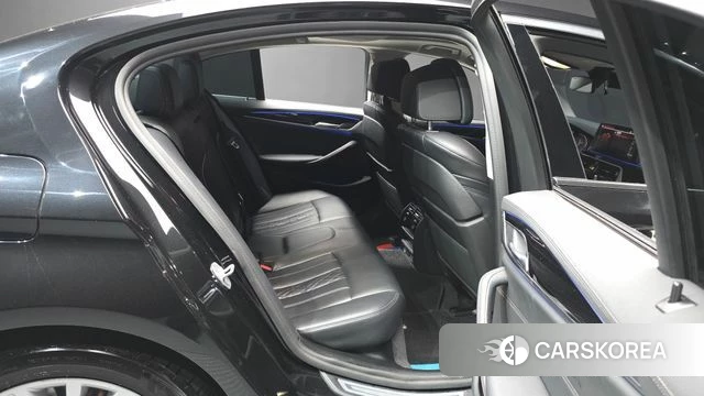 BMW 5 Series (G30) 2021 Черный из Кореи, фото 2