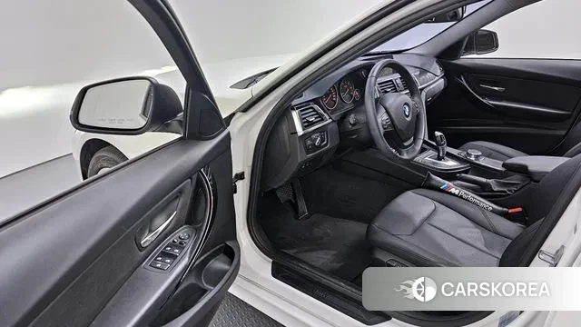 BMW 3 Series (F30) 2018 Белый из Кореи, фото 2