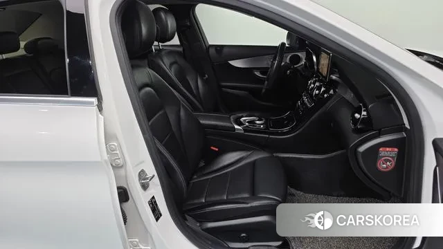 Mercedes-Benz C-Class W205 2018 Белый из Кореи, фото 2