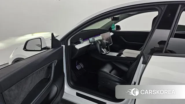 Tesla Model Y 2022 Белый из Кореи, фото 2