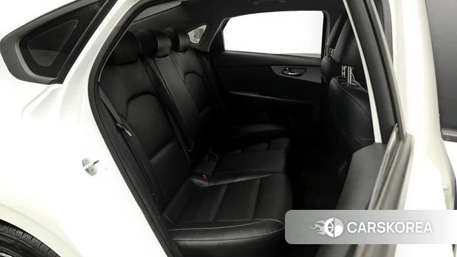 Kia The New K3 2nd generation 2022 Белый из Кореи, фото 2