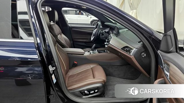 BMW 5 Series (G30) 2020 Черный из Кореи, фото 2