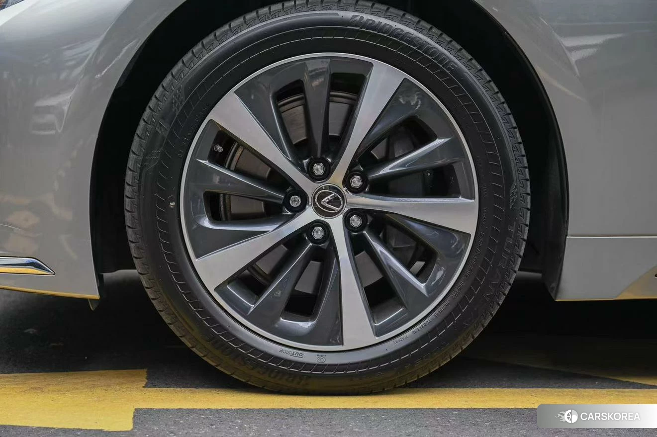 Lexus LS 2020 Серебристо-серый из Китая, фото 2