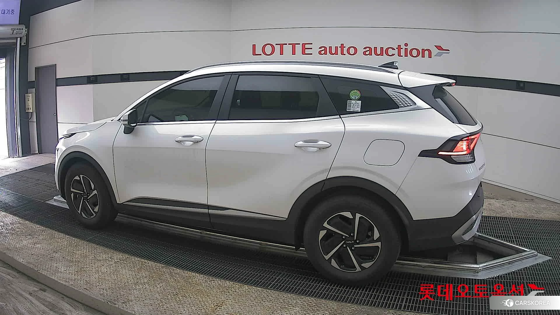 Kia Sportage Hybrid 2023 Snow White Pearl (optional) из Кореи, фото 2