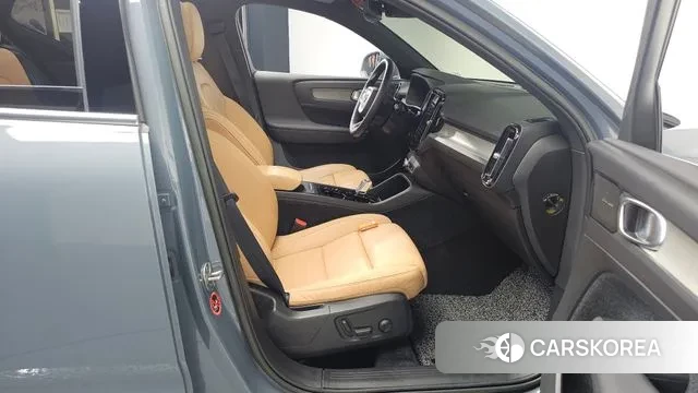 Volvo XC40 2022 Серый из Кореи, фото 2
