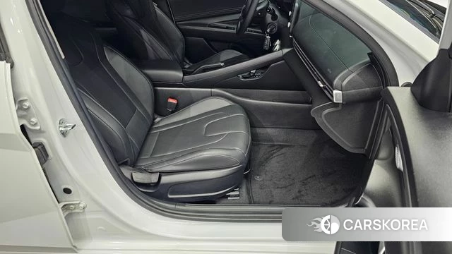 Hyundai The New Avante (CN7) 2023 Белый из Кореи, фото 2