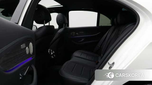 Mercedes-Benz E-Class W213 2023 Белый из Кореи, фото 2