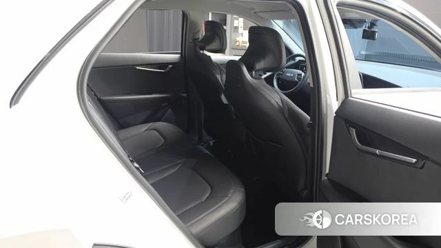 Kia Di Ol Nu Niro 2023 Белый из Кореи, фото 2