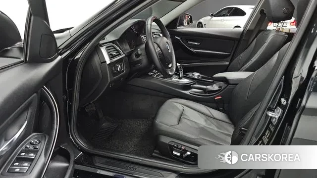 BMW 3 Series (F30) 2018 Черный из Кореи, фото 2