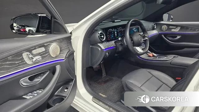 Mercedes-Benz E-Class W213 2023 Белый из Кореи, фото 2