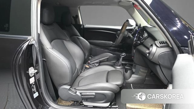 Mini Cooper 2019 Черный из Кореи, фото 2