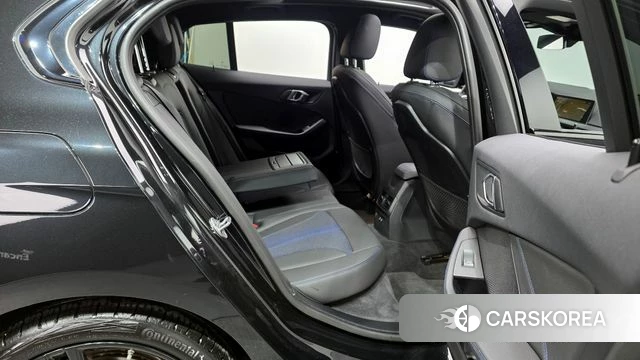 BMW 1 Series (F40) 2024 Черный из Кореи, фото 2