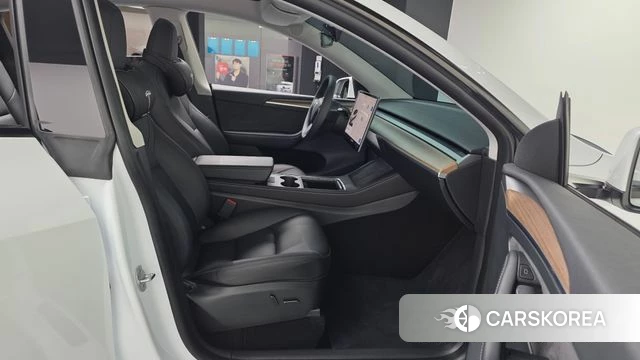 Tesla Model Y 2024 Белый из Кореи, фото 2