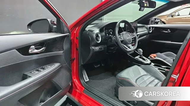 Kia The New K3 2nd generation 2022 Красный из Кореи, фото 2