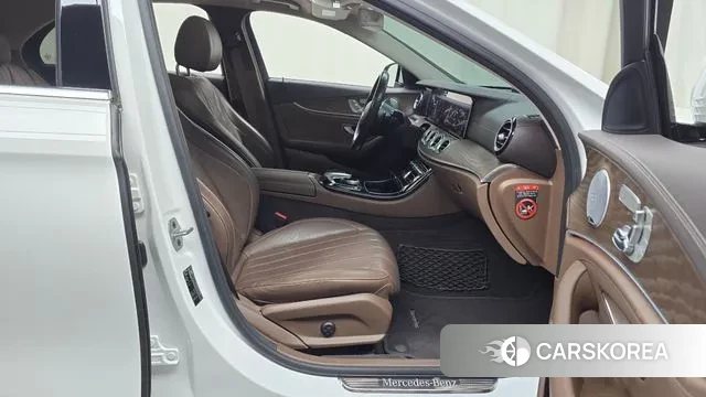 Mercedes-Benz E-Class W213 2018 Белый из Кореи, фото 2