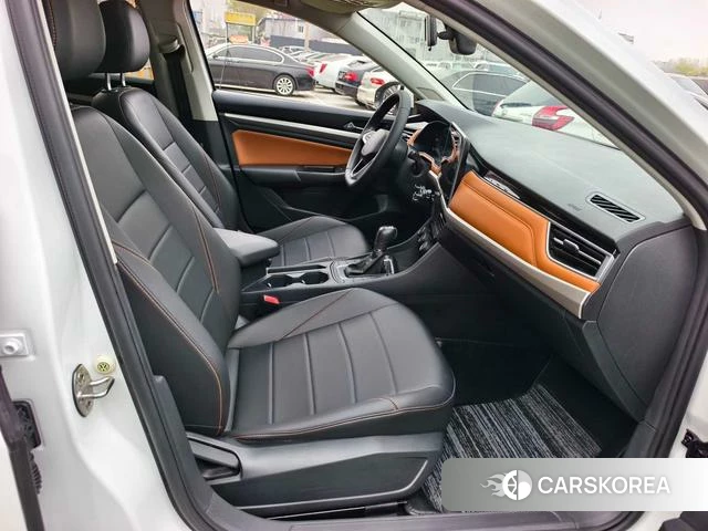 Volkswagen Bora 2024 Белый из Китая, фото 2