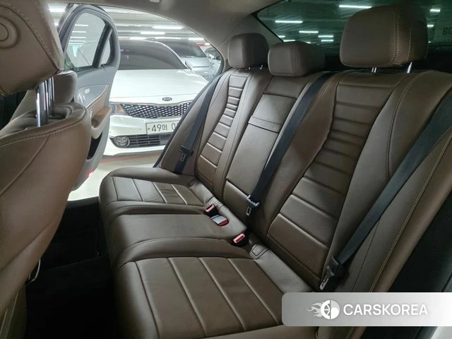 Mercedes-Benz E-Class W213 2018 Белый из Кореи, фото 2