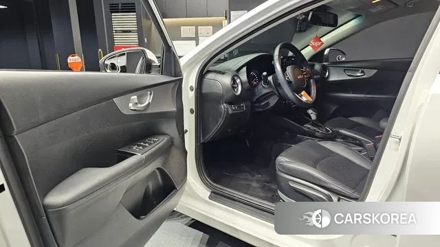 Kia The New K3 2nd generation 2022 Белый из Кореи, фото 2