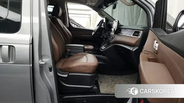 Hyundai The New Grand Starex 2019 Серебристо-серый из Кореи, фото 2