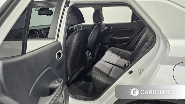 Hyundai Venue 2023 Белый из Кореи, фото 2