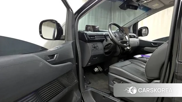 Hyundai Staria 2023 Черный из Кореи, фото 2