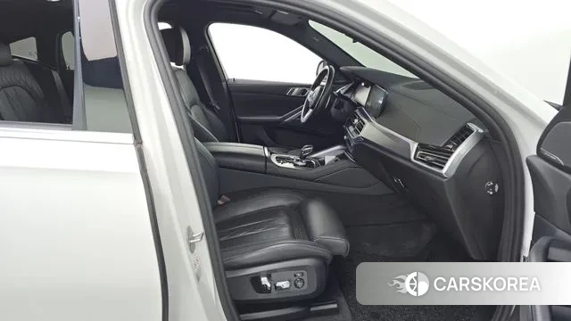 BMW X6 (G06) 2023 Белый из Кореи, фото 2