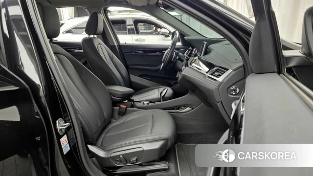 BMW X1 (F48) 2022 Черный из Кореи, фото 2