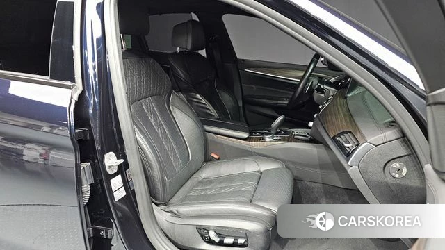 BMW 5 Series (G30) 2018 Черный из Кореи, фото 2
