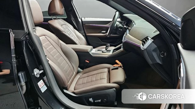BMW 4 Series (G22) 2023 Черный из Кореи, фото 2