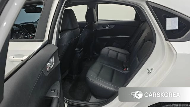 Kia The New K3 2nd generation 2021 Белый из Кореи, фото 2