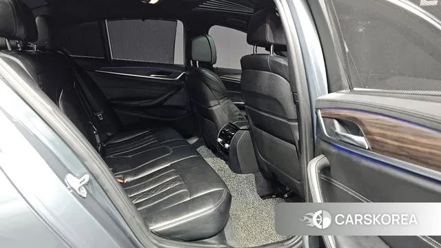 BMW 5 Series (G30) 2018 Серый из Кореи, фото 2