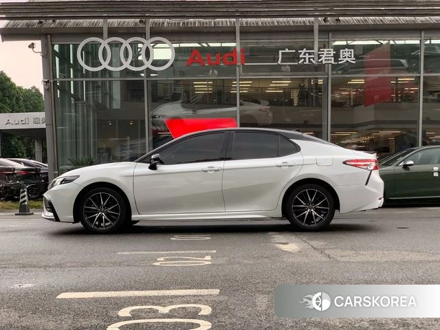 Toyota Camry 2022 Белый из Китая, фото 2
