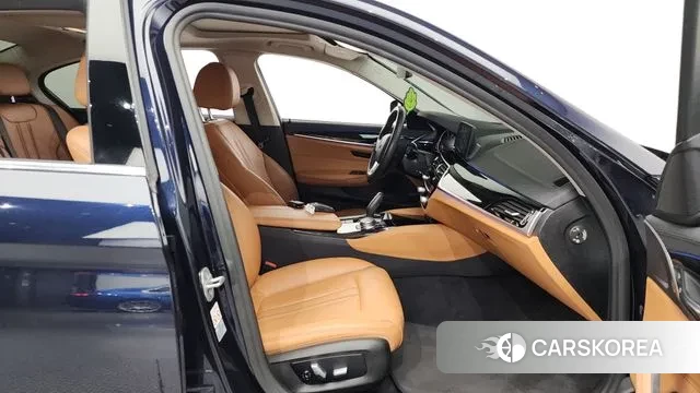 BMW 5 Series (G30) 2018 Черный из Кореи, фото 2