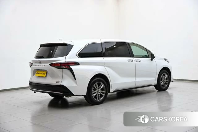 Toyota Saina 2025 Белый из Китая, фото 2
