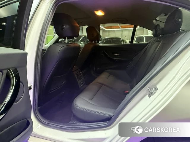 BMW 3 Series (F30) 2018 Белый из Кореи, фото 2