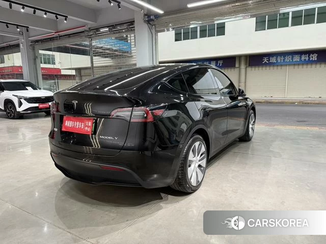 Tesla Model Y 2023 Черный из Китая, фото 2