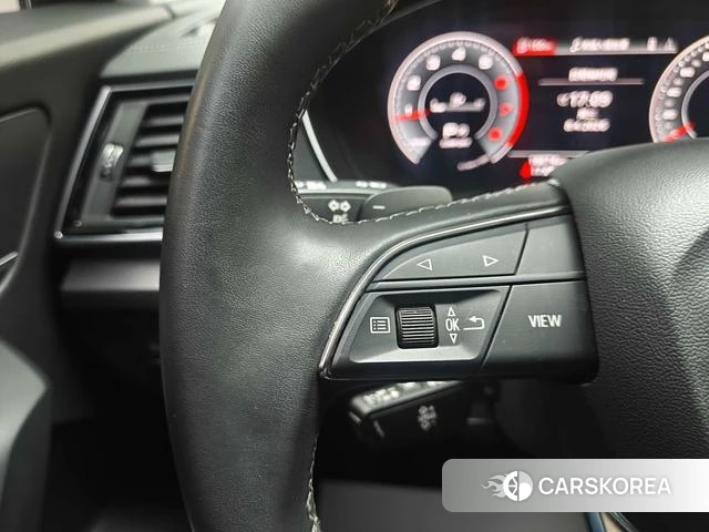 Audi Q5L 2022 Черный из Китая, фото 2