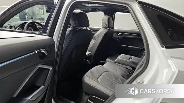 Audi Q3 (F3) 2025 Белый из Кореи, фото 2