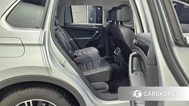 Volkswagen Tiguan second Generation 2021 Серебряный из Кореи, фото 2