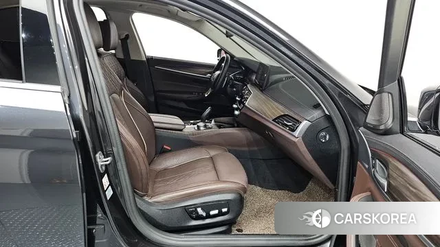 BMW 5 Series (G30) 2022 Серый из Кореи, фото 2