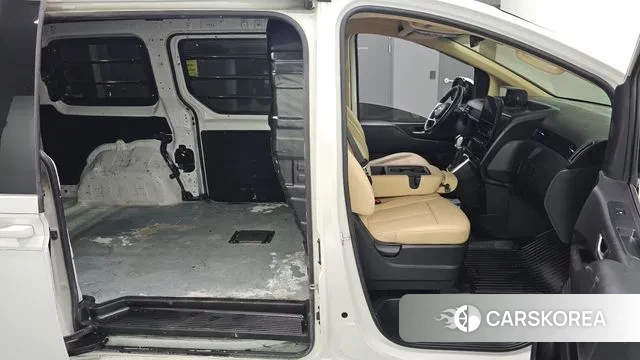 Hyundai Staria 2022 Белый из Кореи, фото 2