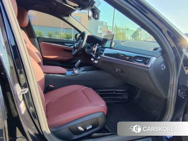 BMW 5 series 2023 Черный из Китая, фото 2