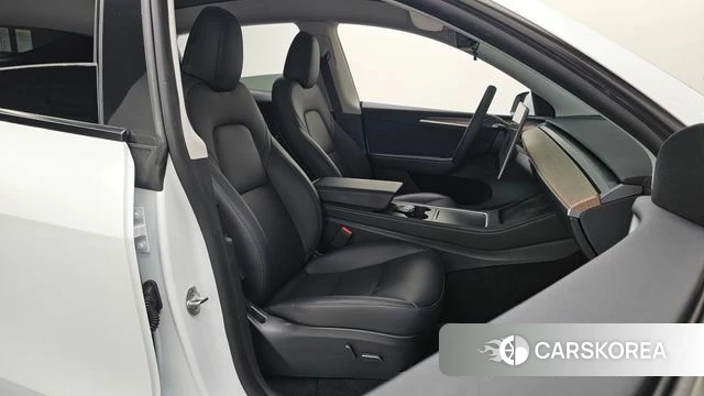 Tesla Model Y 2023 Белый из Кореи, фото 2