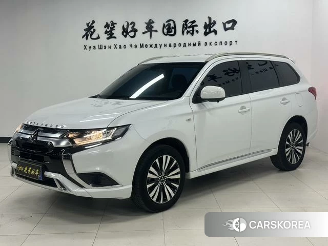 Mitsubishi  Outlander 2022 Белый из Китая, фото 2