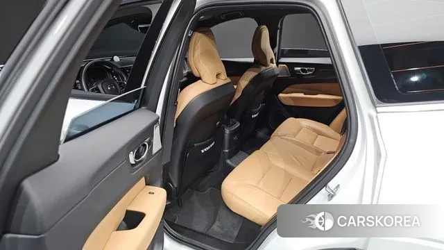 Volvo XC60 second Generation 2021 Белый из Кореи, фото 2