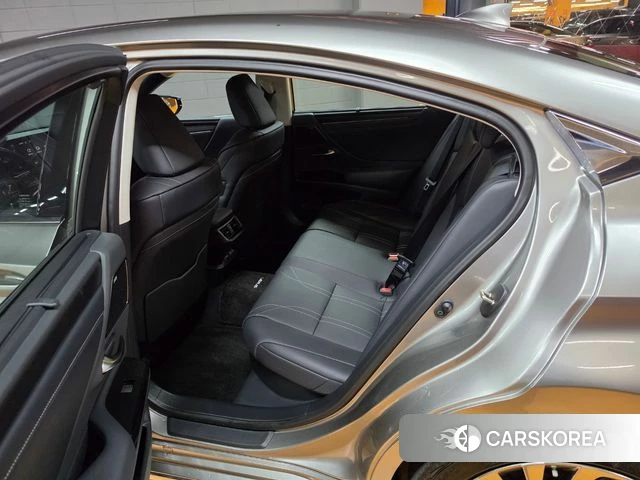 Lexus ES300h 7th generation 2025 Песочный из Кореи, фото 2
