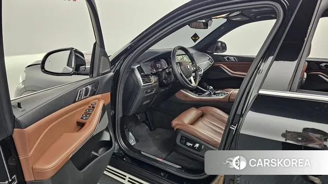 BMW X5 (G05) 2023 Черный из Кореи, фото 2