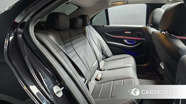 Mercedes-Benz E-Class W213 2018 Черный из Кореи, фото 2