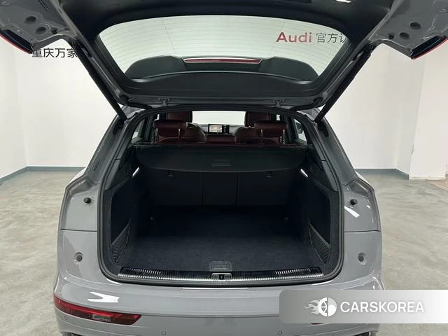 Audi Q5L 2025 Темно-серый из Китая, фото 2
