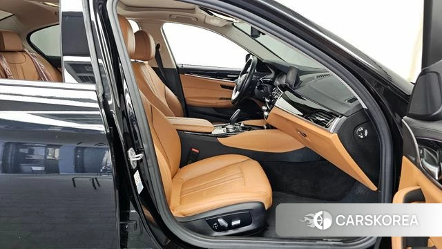 BMW 5 Series (G30) 2019 Черный из Кореи, фото 2